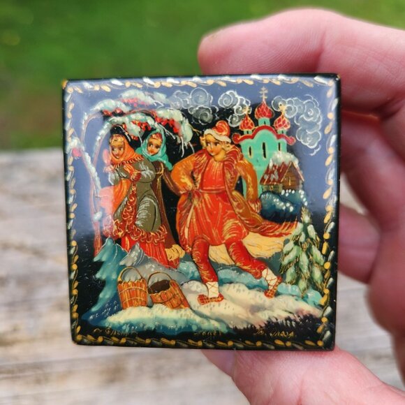Hand-Painted Russian Lacquer Box Palekh Winter Queen Scene Signed Collectible 2"